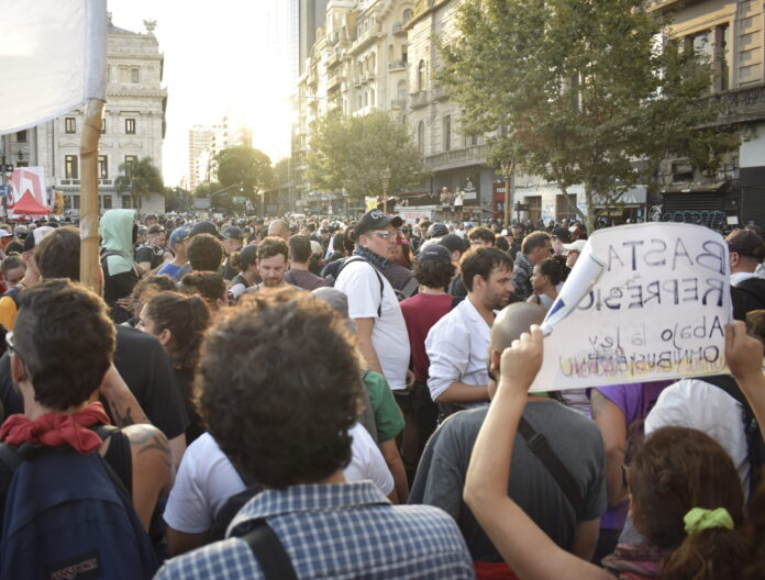 Represión congreso lucha contra Milei