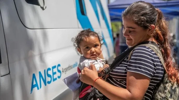 asignaciones familiares milei Milei asestó otro golpe al salario con la reducción del tope para las asignaciones familiares, por lo que habrá menos beneficiarios.