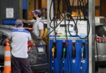 Milei lo hizo: la nafta volverá a subir al menos un 4%
