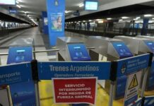 Continúa el contundente paro de trenes nacional por salario, contra Milei El paro de trenes incluyó reclamos por salario y una exigencia a que la CGT llame a una nueva huelga general.