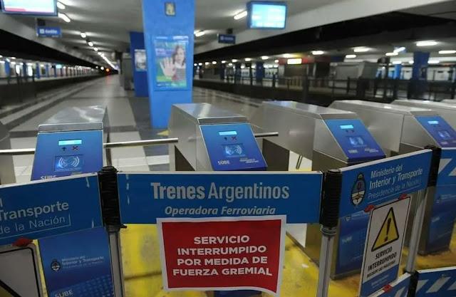 paro de trenes El paro de trenes incluyó reclamos por salario y una exigencia a que la CGT llame a una nueva huelga general.