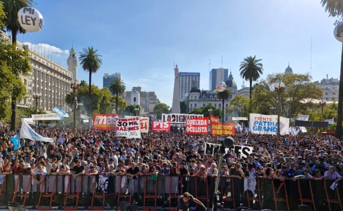 Encuentro Memoria, Verdad y Justicia en Plaza de Mayo