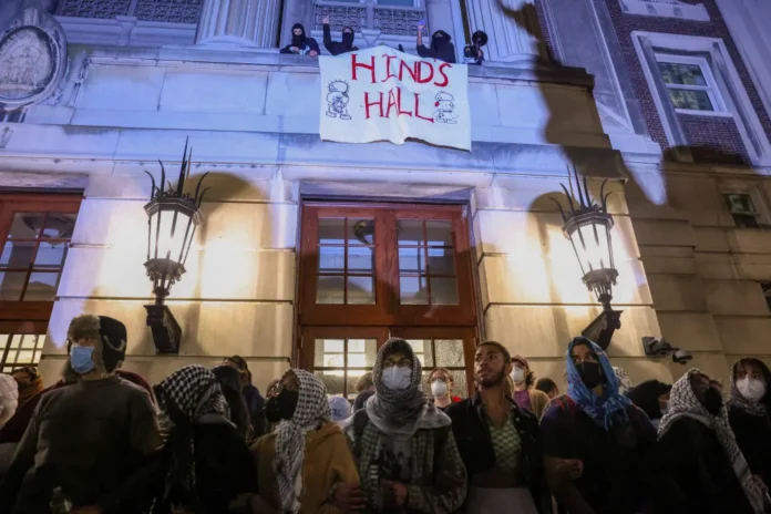 2024-04-30T071622Z_841669918_RC2UG7AL618E_RTRMADP_3_ISRAEL-PALESTINIANS-USA-PROTESTS-COLUMBIA Universidad de Columbia