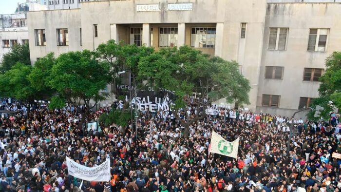 Abrazo al Hospital de Clínicas