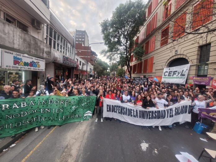 Impacto segundo cacerolazo educativo Marcha unviersitaria