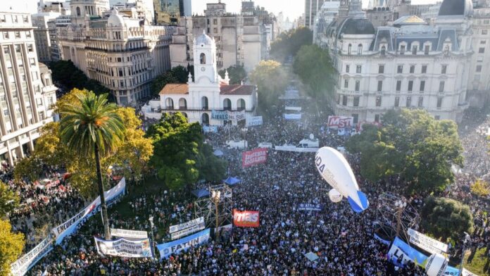 Marcha universitaria de masas Marcha universitaria