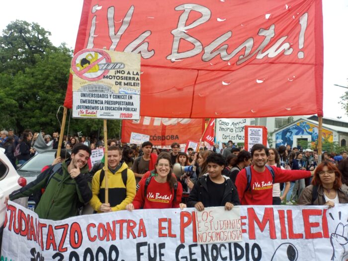 El ¡Ya Basta! de la Universidad Nacional de Córdoba en la movilización