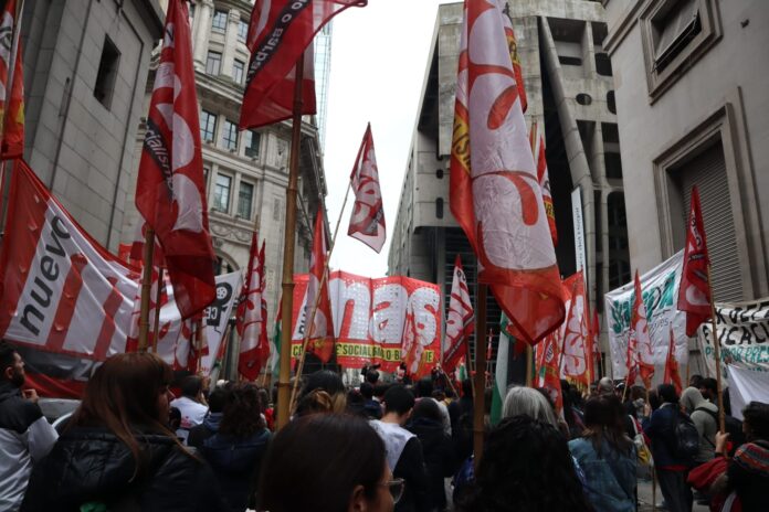 Acto de la izquierda Acto de la izquierda