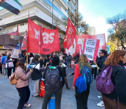 La movilización y protesta recibió a Milei en Córdoba