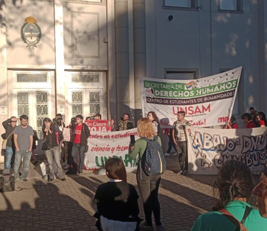 Ruidazo y movilización por la libertad de los detenidos en la movilización contra la Ley Bases Detenidos Ley Bases