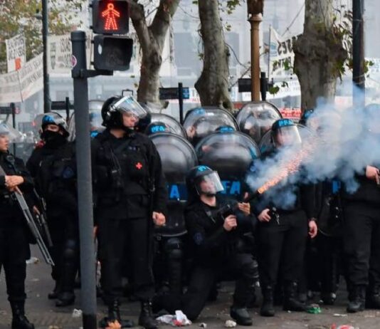 Gravísima avanzada para criminalizar la protesta con la absurda causa a los detenidos de la movilización contra la Ley Bases Detenidos Ley Bases