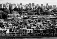 Detrás de las cortinas de humo, emerge la economía economía