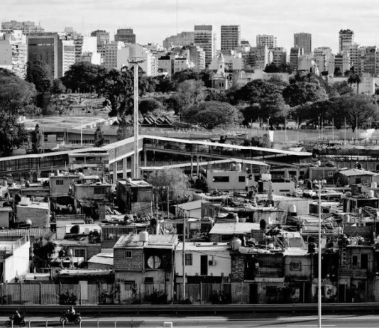 Detrás de las cortinas de humo, emerge la economía economía