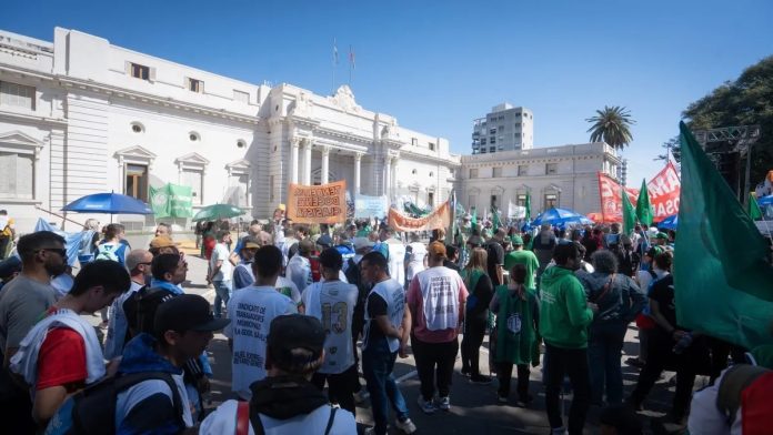Movilización contra la reforma de Pullaro detenciones Santa Fe