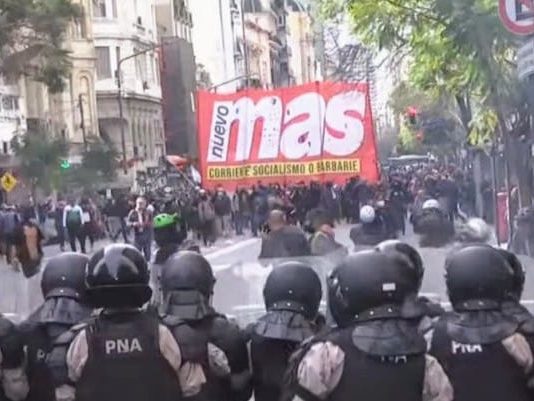 Con represión, diputados aprueba el veto de Milei contra los jubilados jubilaciones veto