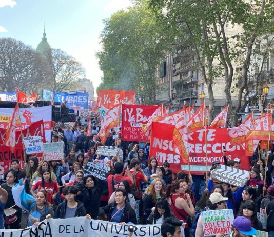 Inmensa segunda Marcha Federal Universitaria en defensa de la educación pública Marcha Universitaria