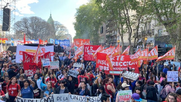 Gran columna independiente Marcha Universitaria