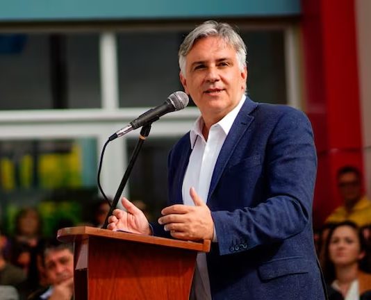 Córdoba: el gobierno provincial ataca una vez más a las escuelas técnicas Llaryora escuelas técnicas