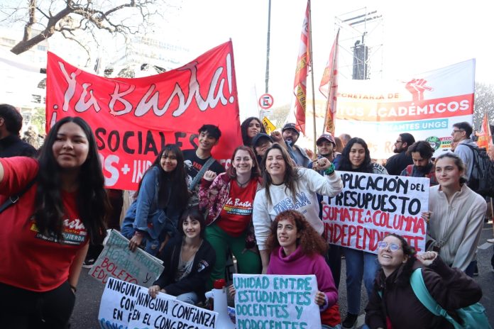 Manuela Castañeira junto a los estudiantes en lucha Castañeira financiamiento universitario