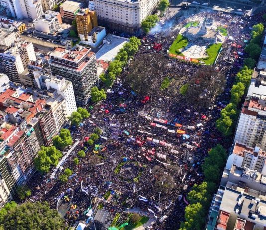 Milei vetó el Financiamiento Universitario: hay que hacer vigilias en las facultades y seguir en las calles para enfrentarlo veto Financiamiento Universitario