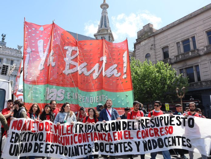 Movilización contra el veto de Milei marcha veto Milei