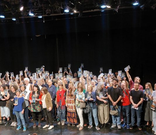 Gran lectura colectiva de «Cometierra» contra la censura y el oscurantismo Lectura de Cometierra