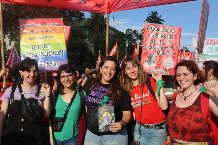 Violencia a la Mujer cometierra