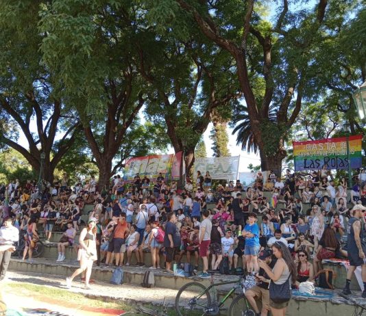 Gran asamblea antifascista LGBTI en Parque Lezama contra el oscurantismo y odio de Milei Asamblea en Parque Lezama