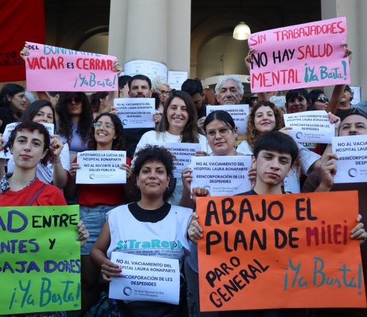 Masivo abrazo al Hospital Bonaparte contra el vaciamiento abrazo al Bonaparte