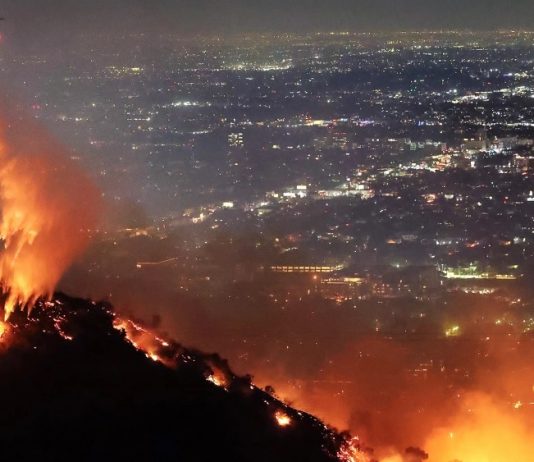 Tarifas de itinerancia: Huracán de fuego Los Ángeles