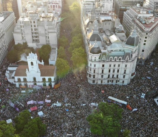 1F: la masiva movilización contra Milei y la extrema derecha Movilización antifascista