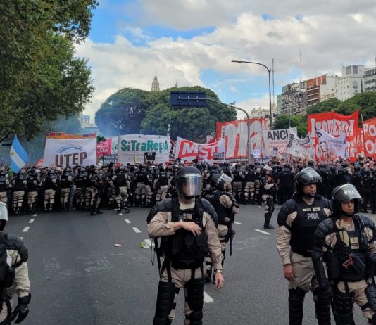 Se le abre una crisis política al gobierno de Milei Represión de Bullrich