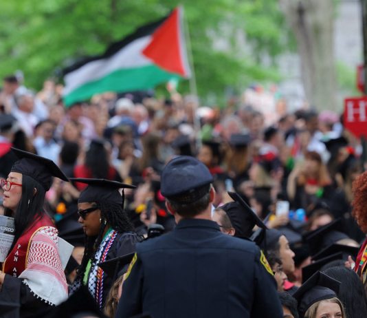 Trump intensifica sus ataques contra las universidades y los activistas estudiantiles Trump Universidades