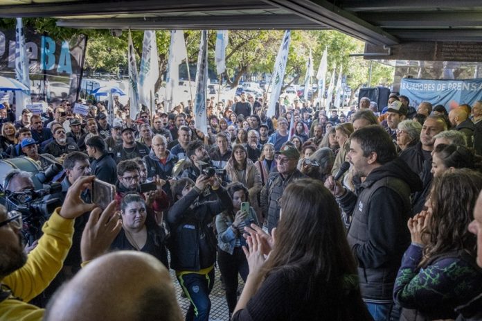 Abrazo-TV-Publica Trabajadores de prensa