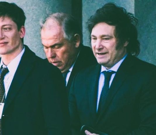 El escándalo de espionaje de la SIDE a opositores a Milei Milei Caputo SIDE