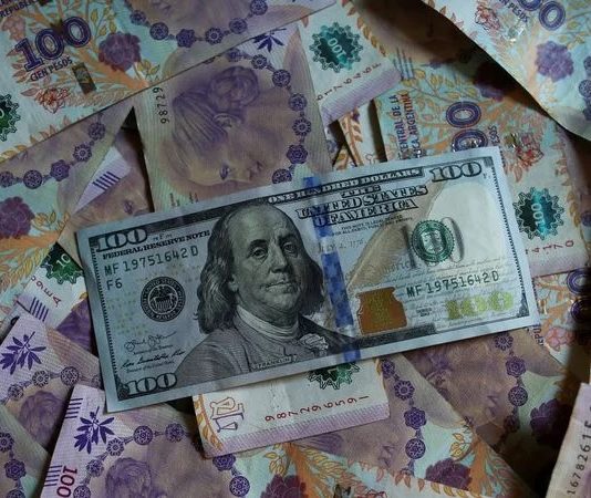 Dólar: déficit récord y nubes de tormenta para el Plan Milei Dólar Milei