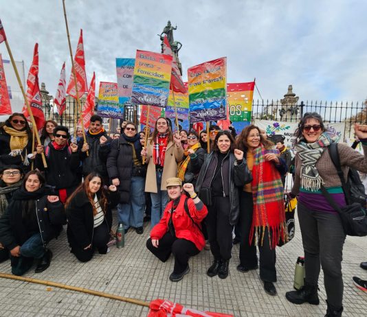 28J: Las Rojas en la concentración contra los trans trasvesticidios 28J Las Rojas Emma