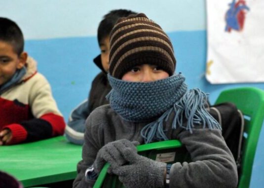 La crisis de la educación pública en tiempos de frío extremo Ola polar Frío escuelas