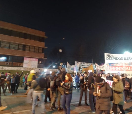 Corte de Panamericana de los trabajadores de Georgalos contra los despidos y represión de Gendarmería Georgalos