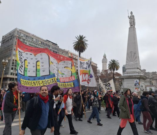 Se realizó la tercera marcha de la visibilidad no binarie a Plaza de Mayo no binarie