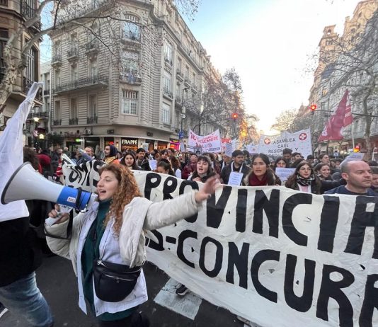Multitudinaria movilización en defensa de la salud pública salud