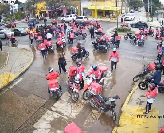 ¡Basta de perseguir y reprimir a las y los repartidores! Tucumán repartidores