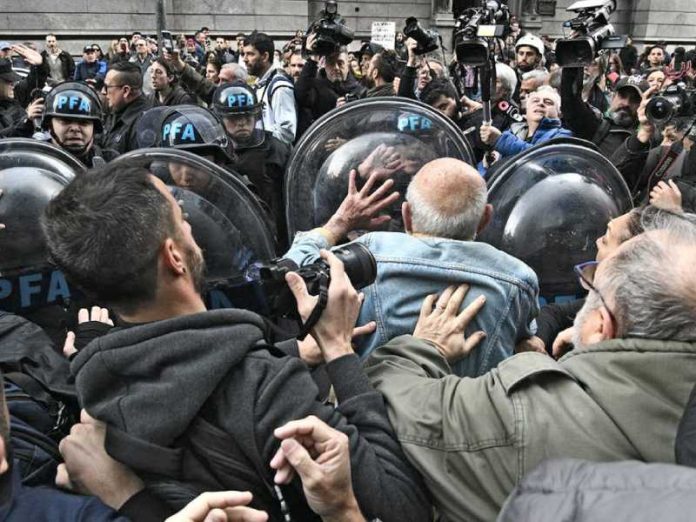 Represión a jubilados elecciones