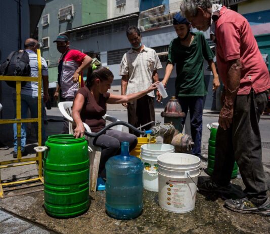 “Trump amenaza a Maduro, que sigue maltratando a los trabajadores y al pueblo” Agua Venezuela crisis