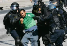 La Corte Suprema reanuda las redadas contra migrantes por su color de piel, acento o lugar de trabajo Redadas de ICE