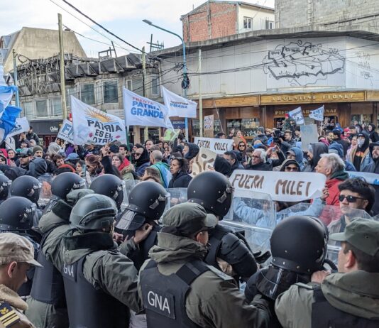 Ushuaia, otro fracaso: Milei no puede hacer campaña por el repudio popular Ushuaia Milei