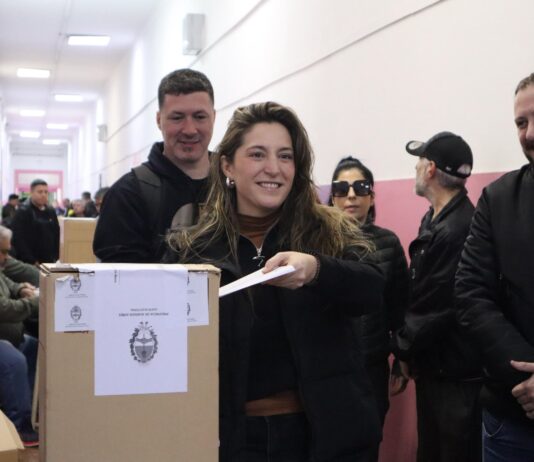 Manuela Castañeira votó en Sarandí: «frente a la crisis descomunal del gobierno, se abre una discusión de alternativas para octubre» Votó Manuela Castañeira