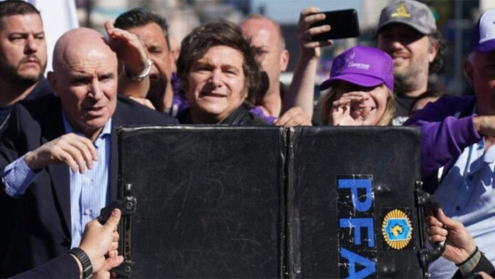 milei-agredido-en-lomas Milei crisis gobierno