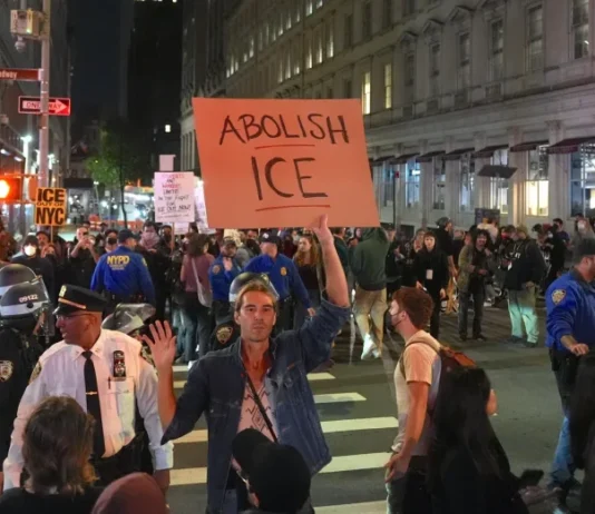 Violenta redada de ICE desata protestas en solidaridad con los inmigrantes ICE Nueva York