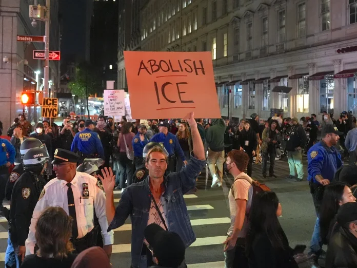 3799-696x522 ICE Nueva York